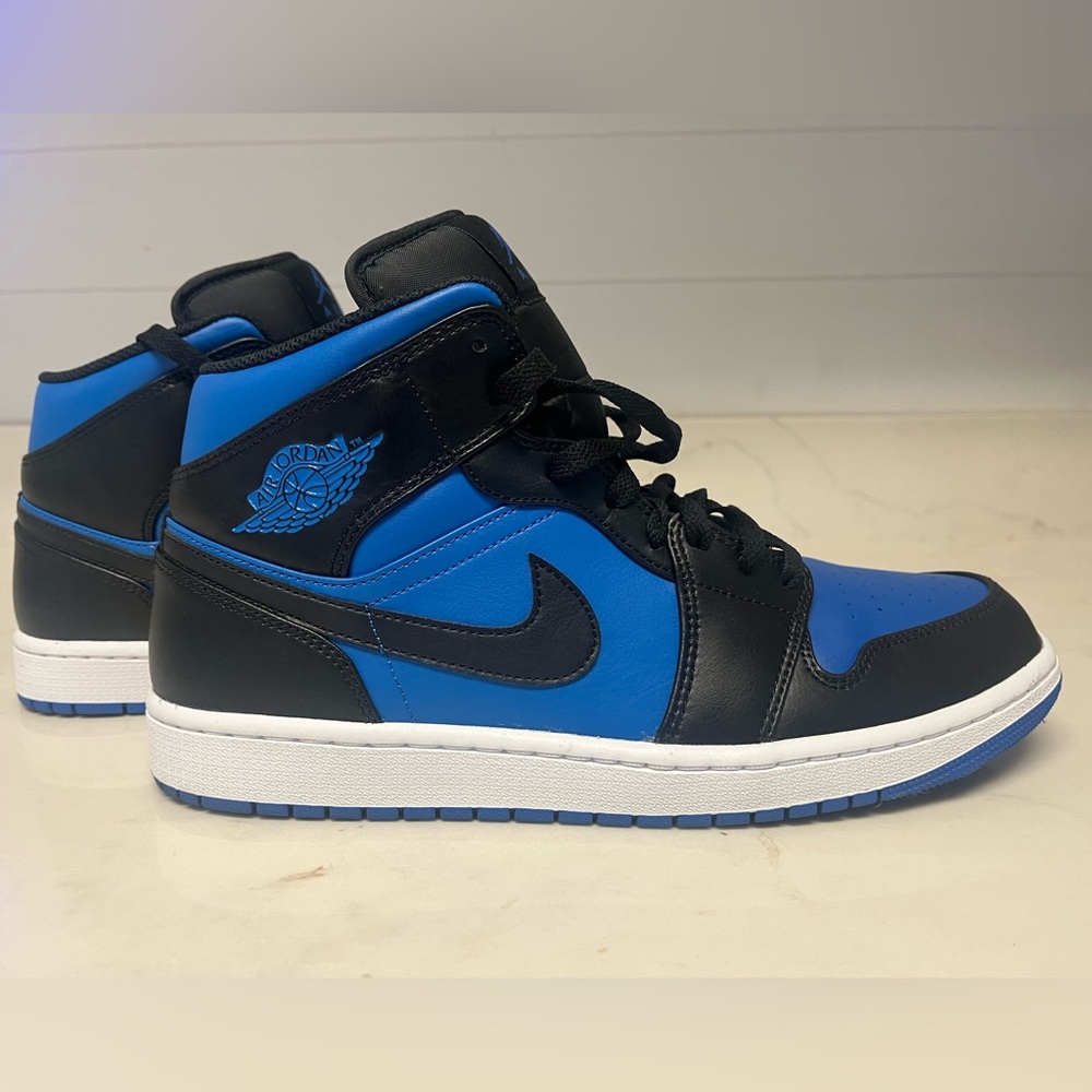 Jordan 1 Mid “Hyper Royal” Blue/Black size 11